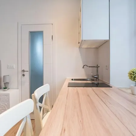 Leona Deluxe Konukevi 4*