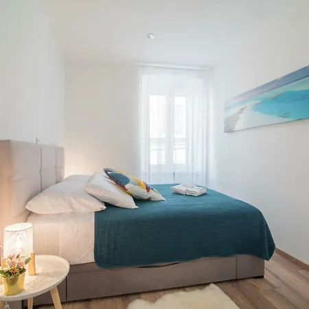 Leona Deluxe 4* Pula