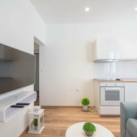 Leona Deluxe Konukevi 4*