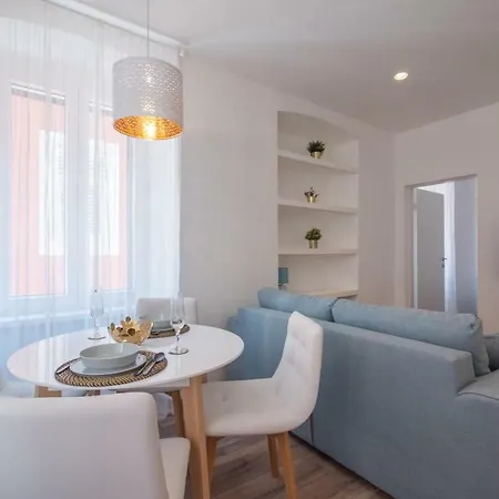 Konukevi Leona Deluxe 4*