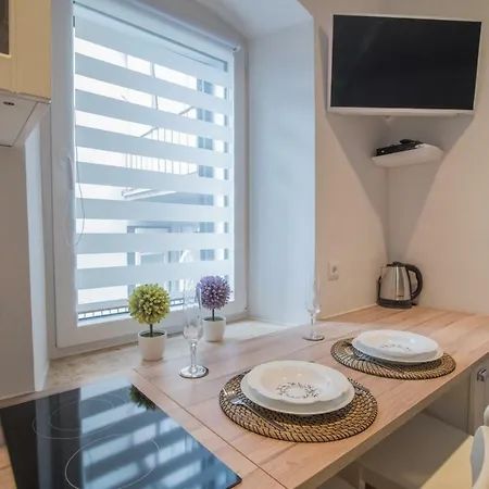 Leona Deluxe Gasthof Pula