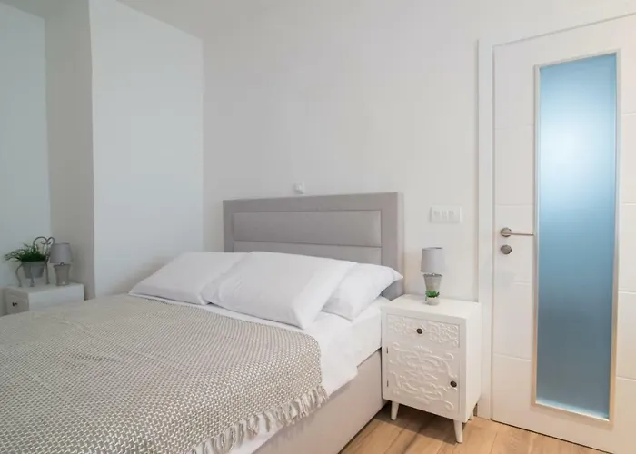 Leona Deluxe Gæstehus Pula
