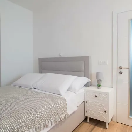 Leona Deluxe Gæstehus Pula